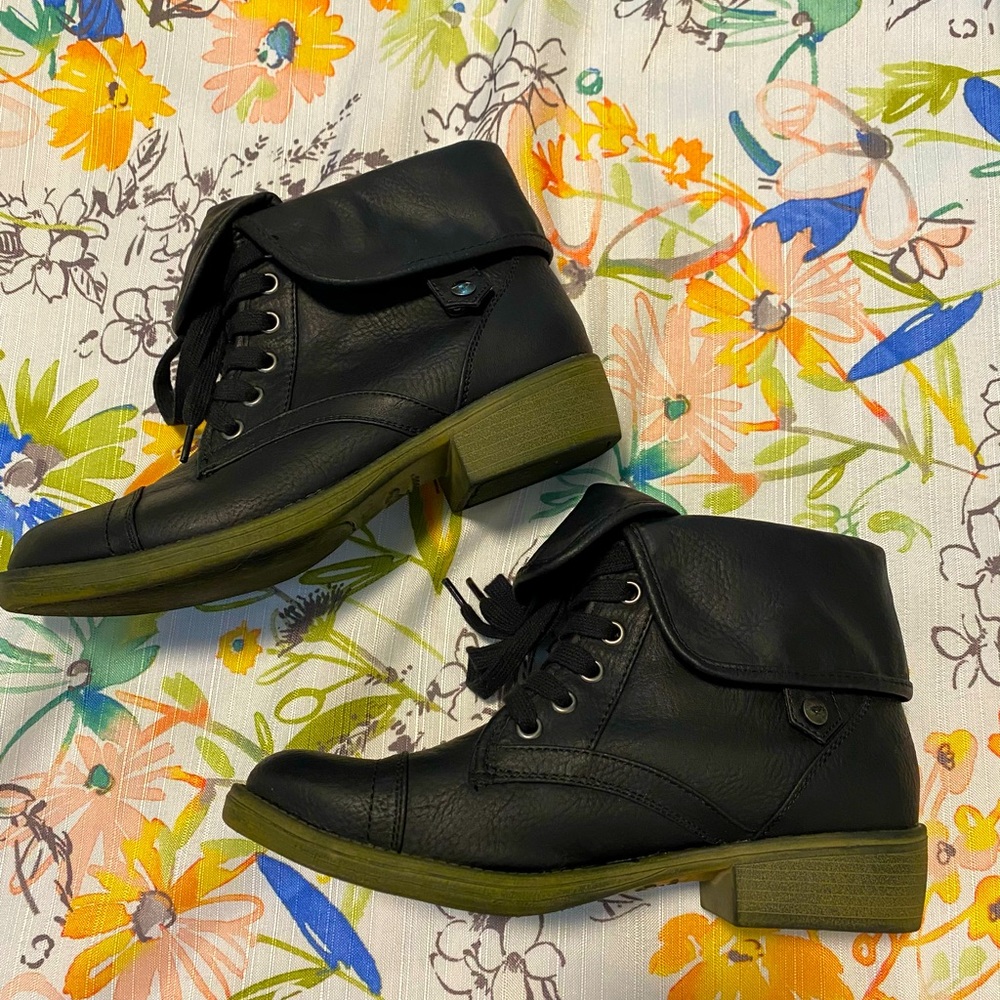 ROCKET DOG COMBAT BOOTS